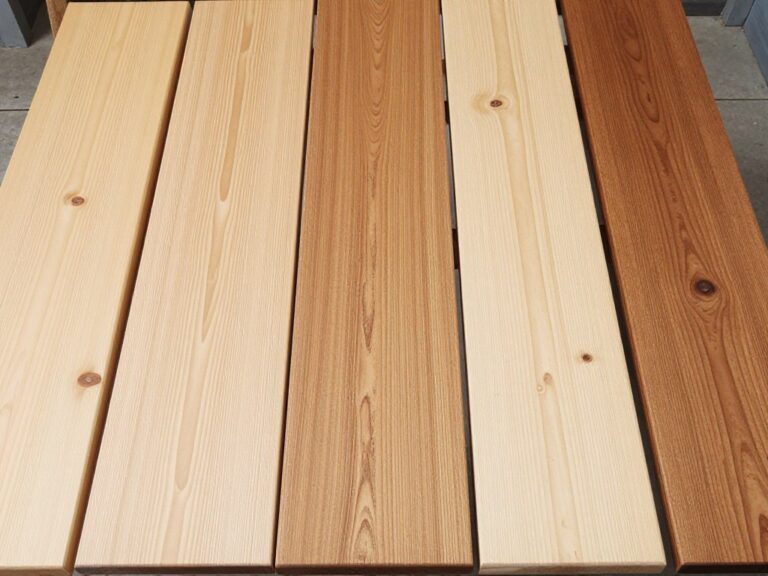 Różne gatunki drewna odpowiednie do budowy stołu do altany