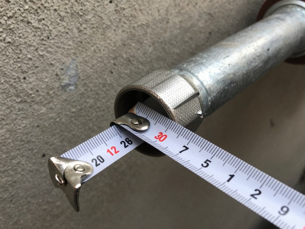 Rura 1 1/2 cala z miarką pokazującą przeliczenie na centymetry